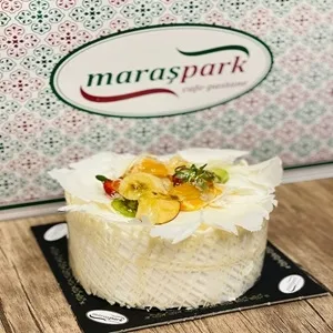 beyaz çikolatalı meyveli yaş pasta